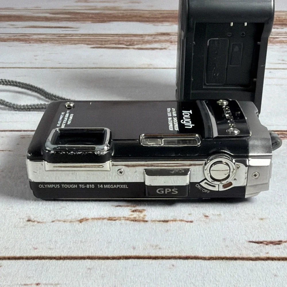 Olympus Stylus Tough TG-810 Waterproof Digital Camera 5x Zoom Used